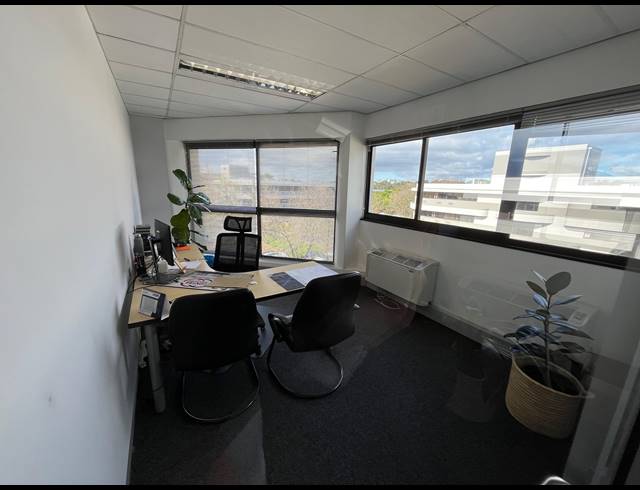 222M² OFFICE TO LET IN PINELANDS